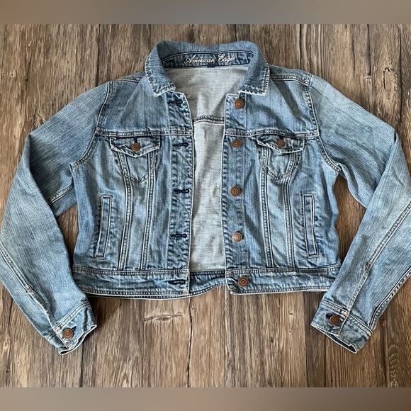 American Eagle Women’s Classic Light Wash Denim Jean Jacket - Size L - Picture 1 of 5